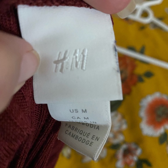 Deep red high neck fitted top - Picture 2 of 3